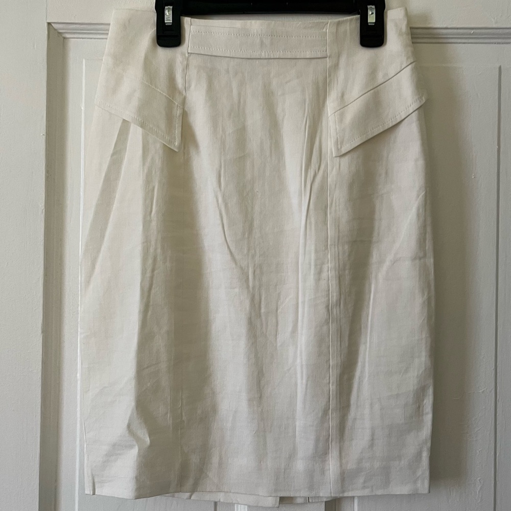 Bebe Linen/Spandex Blend White Pencil Skirt w/Back Zipper and Slit, Lined, 4